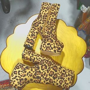 LAMODA LEOPARD PRINTS PLATFORM BOOTS/BRAND NEW/ SIZE 7 UK - US 9